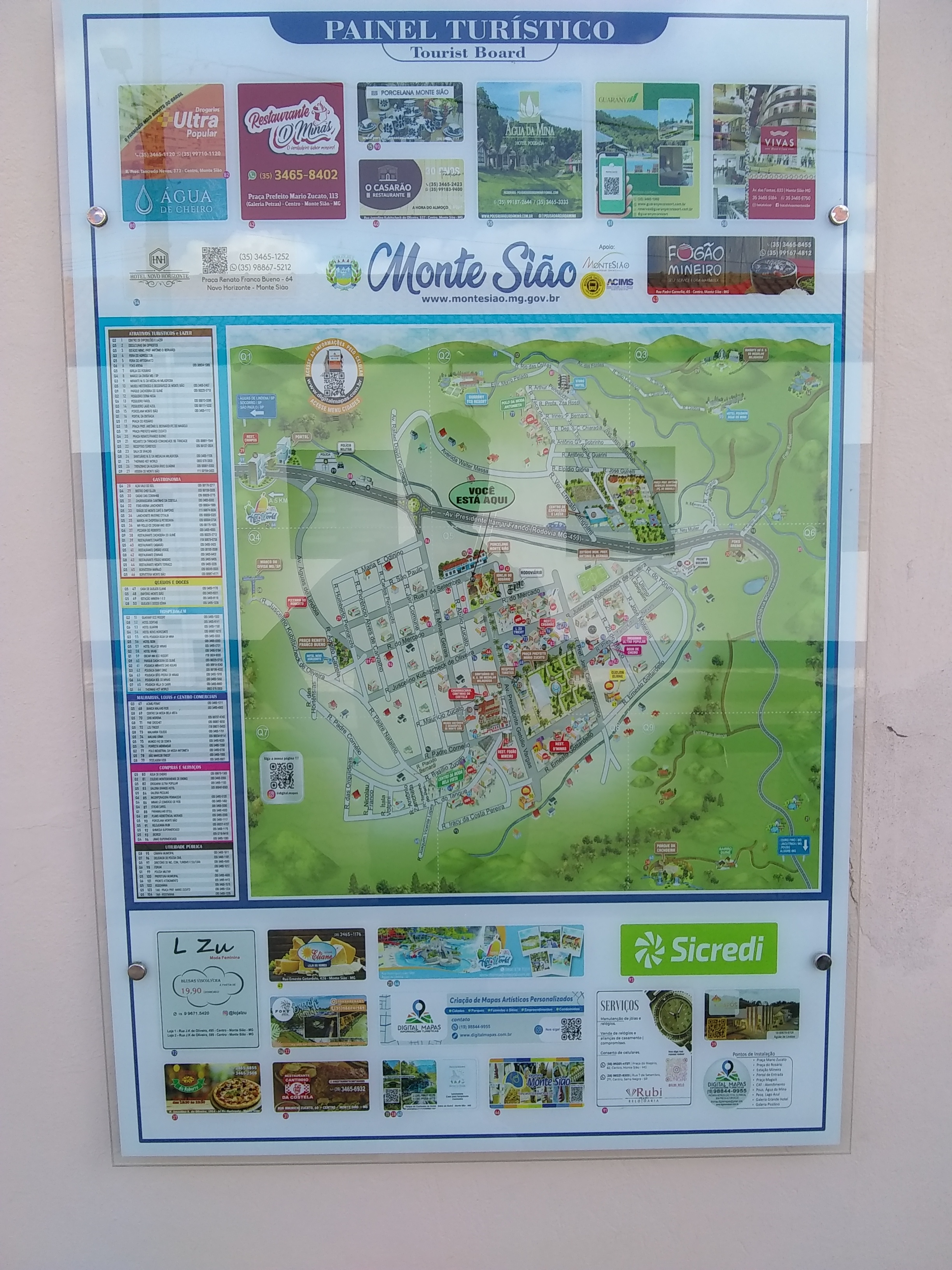 Placa com mapa da cidade de Monte Sião